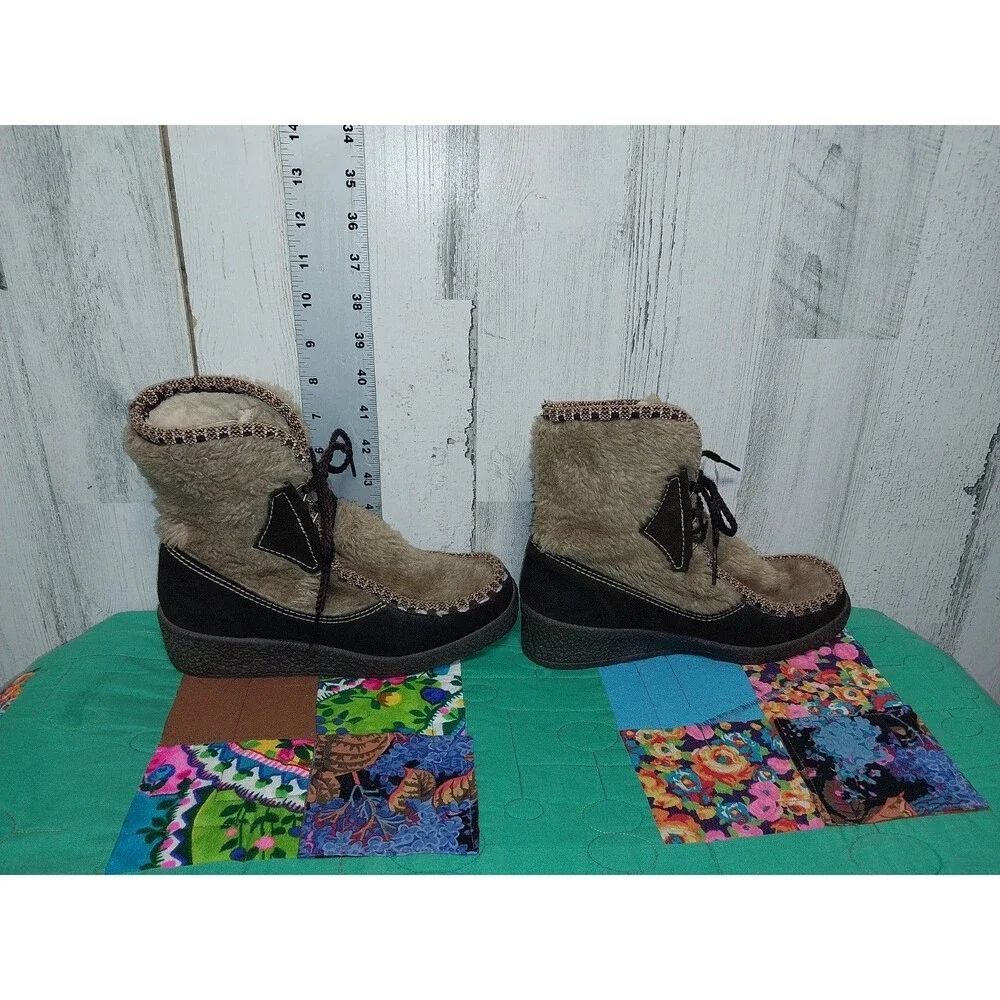 Vintage Snowland Women's Faux Fur Boots Leather Size 6 Wedge Rubber Heel LaceUp
